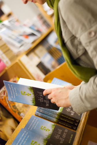 Photo of a person browsing at Powell's - Photo by Kristin Beadle